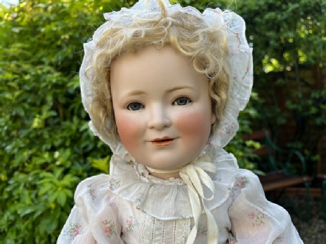 Superb Princess Elizabeth Doll   - 20 Inch